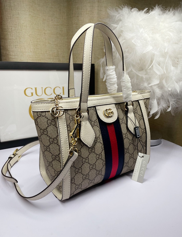 激安グッチバッグコピー背面デザイン